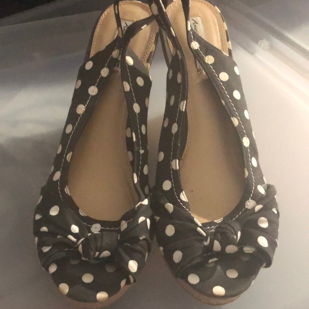 American Eagle Black/White Polka Dot wedge Size 11